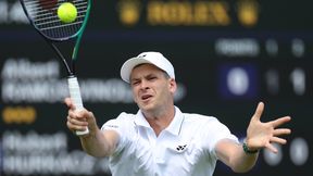 Chaos na Wimbledonie. Będzie wyścig z czasem u Hurkacza