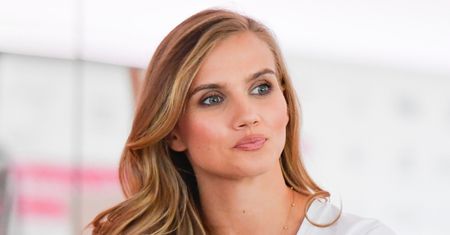 Agnieszka Kaczorowska reaguje na sugestie internautki, że wszystko, co publikuje w sieci, jest UDAWANE: "To fragment"
