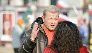 Jarosław Jakimowicz zerwał z budynku tęczową flagę. "Podskakiwałem jak głupi zając"