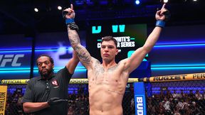 Złamał nogę, ale zdobył kontrakt. Polak znokautował  rywala i trafił do UFC