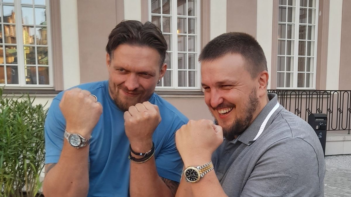 Ołeksandr Usyk wraz ze swoim menedżerem Aleksandrem Krasiukiem