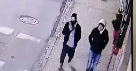 Malowali swastyki na banerach wyborczych. Szuka ich policja