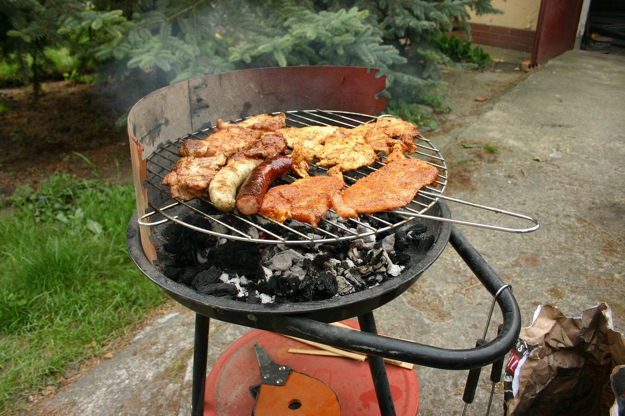 W tych miastach wprowadzono zakaz grillowania. Za jego złamanie gigantyczne kary