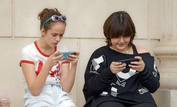 Smartfony ograniczają zainteresowanie uczniów nauką. Ogólnopolskie badanie