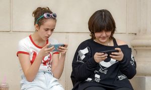 Smartfony ograniczają zainteresowanie uczniów nauką. Ogólnopolskie badanie