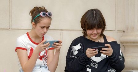 Smartfony ograniczają zainteresowanie uczniów nauką. Ogólnopolskie badanie