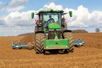 Nie żyje trzyletni chłopiec. Zginął pod kołami ciągnika