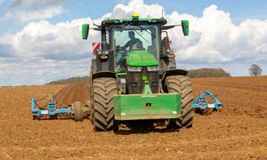 Nie żyje trzyletni chłopiec. Zginął pod kołami ciągnika