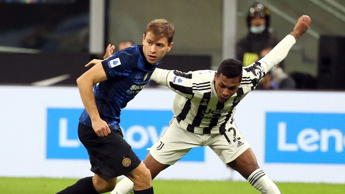 PAP/EPA / MATTEO BAZZI / Na zdjęciu: Nicolo Barella i Alex Sandro 