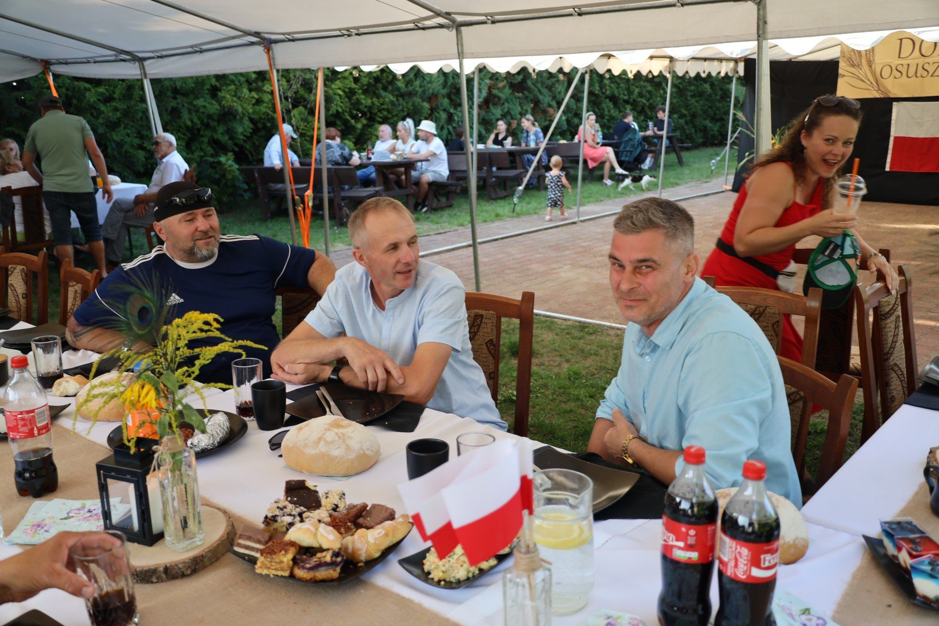 Zabawa dożynkowa odbyła się przy sali wiejskiej w Salni