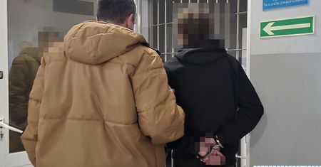 "Bez powodu wyciągnął nóż i dźgnął" – 29-latek z Rudnej aresztowany za usiłowanie zabójstwa 51-latka