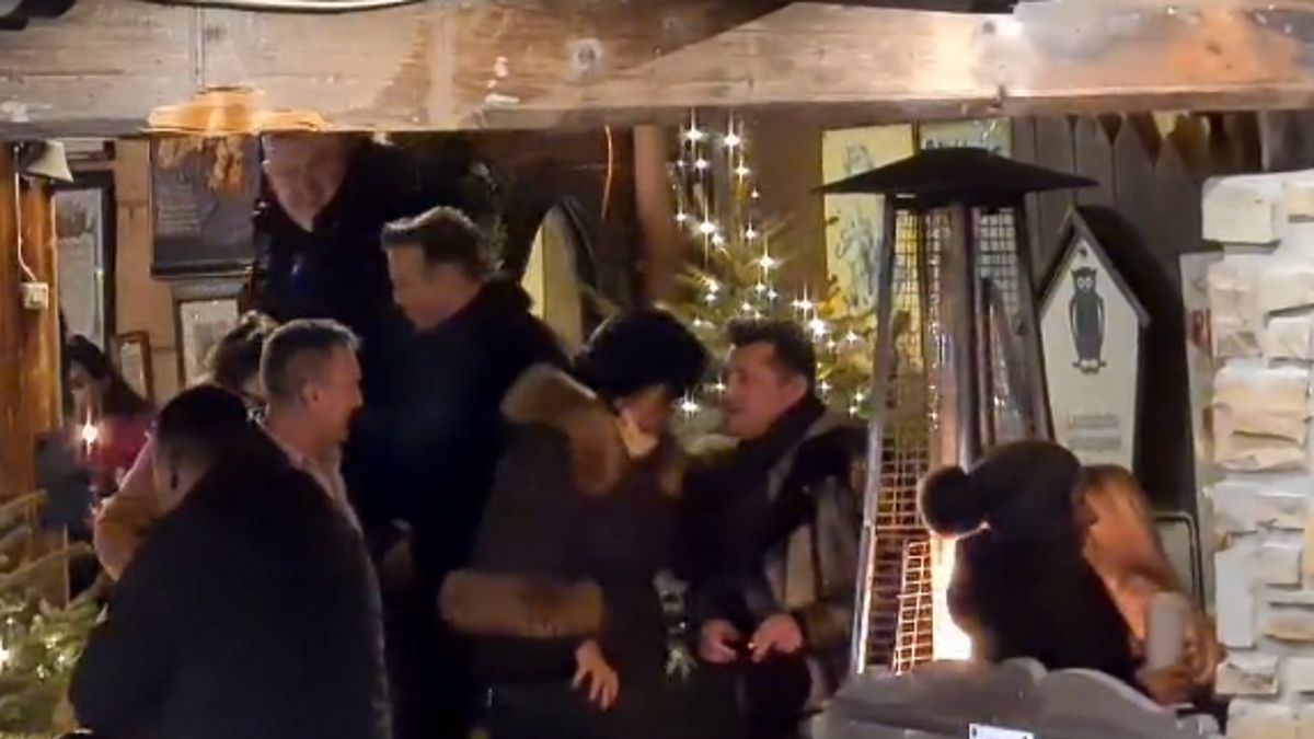 Zenek Martyniuk  w Żabim Dworze. 