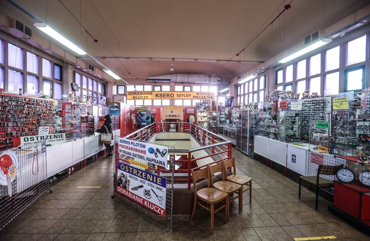 Rzeszów: Na razie nie będzie rewitalizacji Hali Targowej, choć Urząd Miasta zachęca do wynajmu stoisk wewnątrz budynku