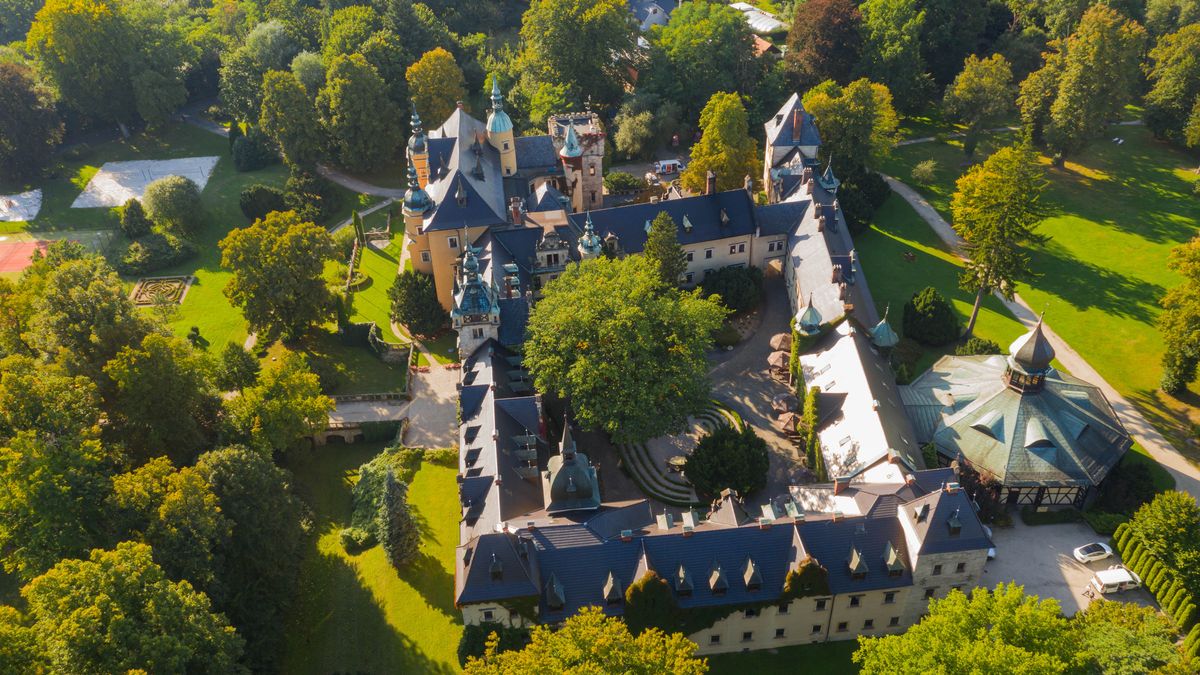 Zamek Kliczków to połączenie kilku stylów architektonicznych