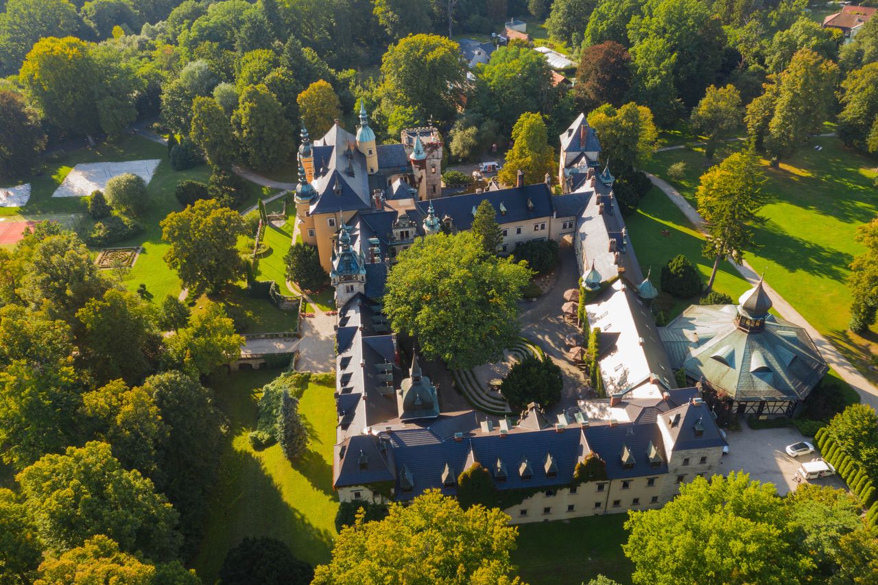 Perła Dolnego Śląska. Majestatyczny zamek robi wielkie wrażenie