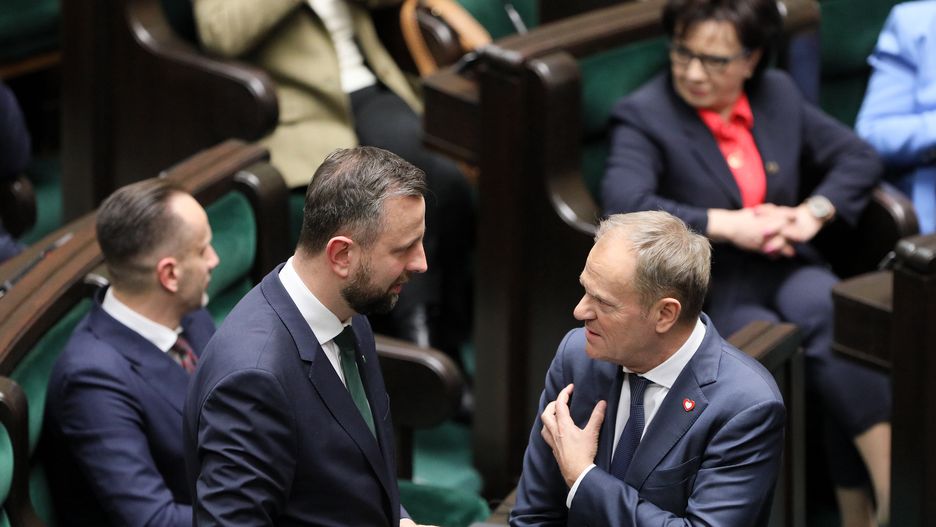 Donald Tusk, Władysław Kosiniak-Kamysz na sejmowej sali 12 grudnia 2023, po desygnowaniu Tuska na premiera