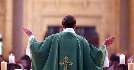 Taką emeryturę pobierają księża w Polsce. Do rekordzistów mają daleko