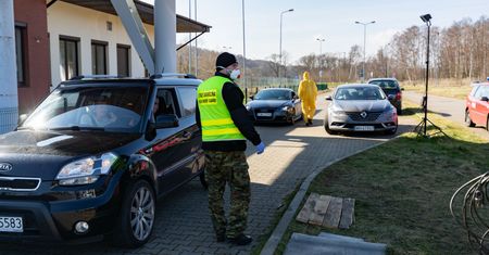 Niemcy uruchamiają kolejne mobilne stacje testowania na granicy