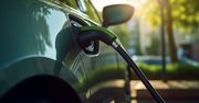 Elektryki i hybrydy wypierają z rynku auta spalinowe