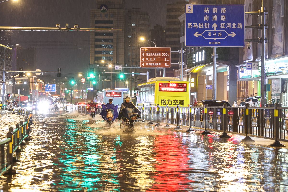 Z powodu ekstremalnej pogody w południowej prowincji Chin Jiangxi zginęło co najmniej siedem osób