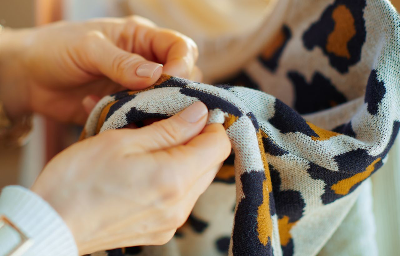 Zmechacony sweter? Sprawdź, jak szybko przywrócić go do życia