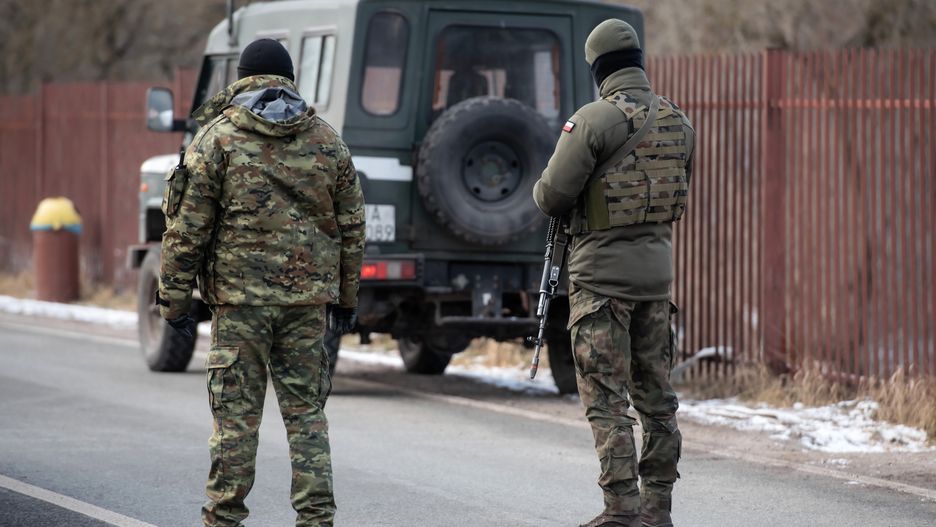 Terespol, 12.01.2022. Patrol Straży Granicznej przy granicy polsko-białoruskiej w okolicy Terespola, 12 bm. (wj/amb) PAP/Wojtek Jargiło