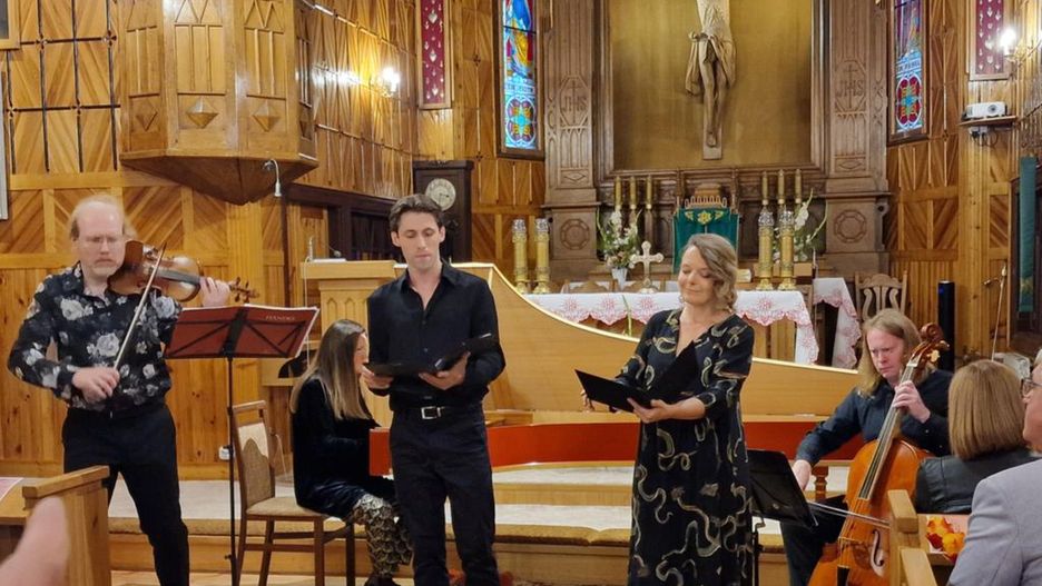 Koncert „Con Amore. Con Affetto” w Serpelicach. Grzegorz Lalek, Ewa Mrowca, Daniel Oktawian Piotrowski, Joanna Lalek i Kuba Kościukiewicz © archiwum GOK Sarnaki