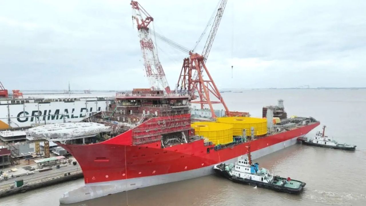 Największy kablowiec świata zwodowany w Chinach. Pomieści 28 tys. ton