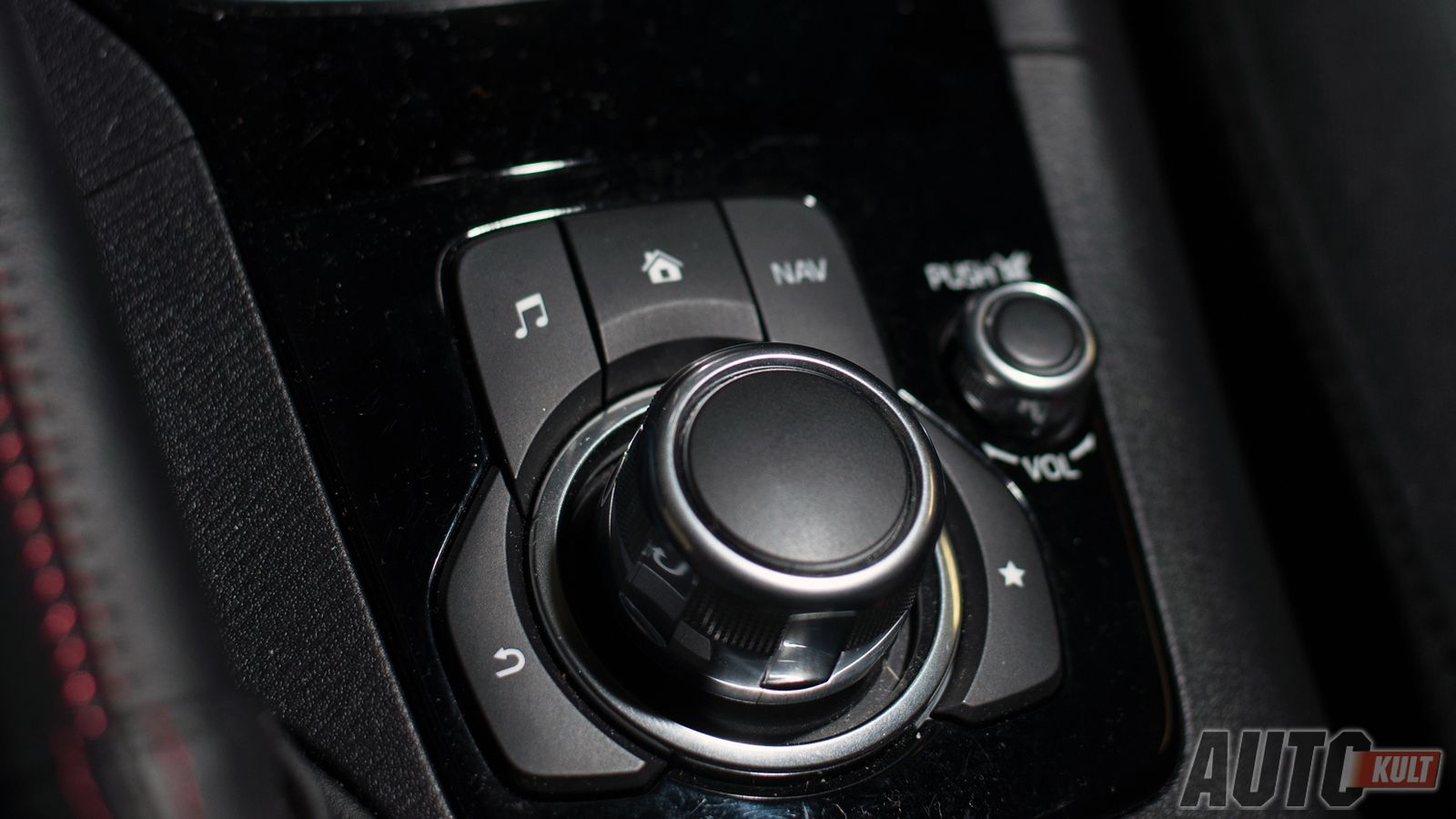 Mazda 3 2,0 Skyactiv-G - test [galeria zdjęć] 18