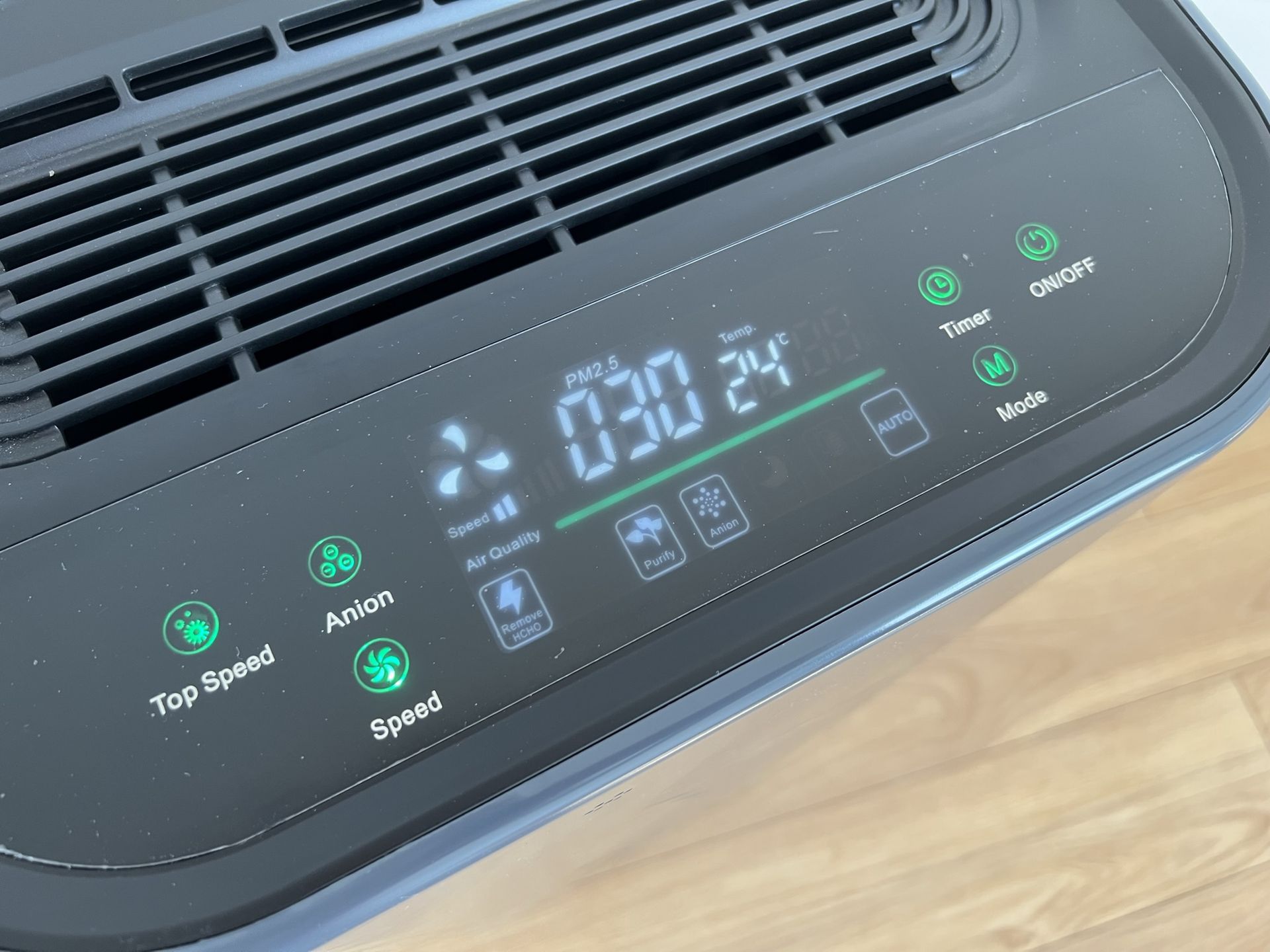 Panel LCD w górnej części urządzenia