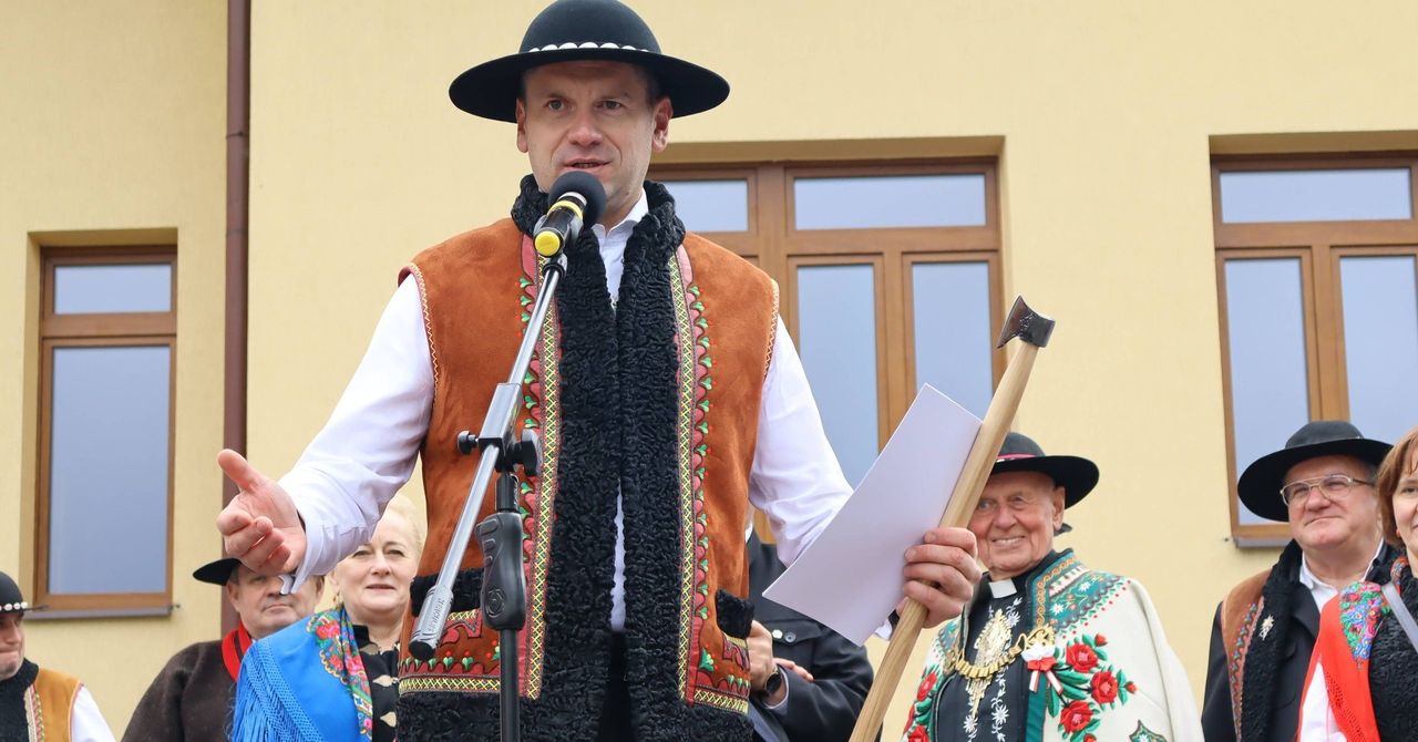Bukowina Tatrzańska: 55. Nadzwyczajny Zjazd Podhalan. Marszałem Małopolski w góralskim stroju i uroczysta banderia konna