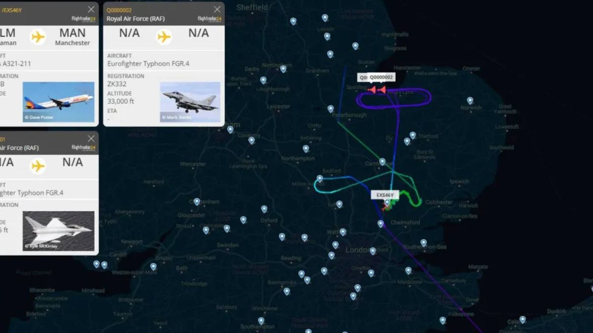 Samolot z Turcji pod eskortą myśliwców RAF