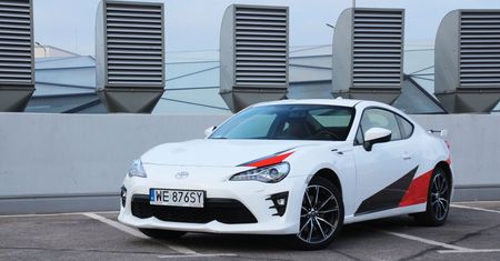 Nie płaczcie za następcą Toyoty GT86. W przeciwieństwie do BRZ trafi do Europy