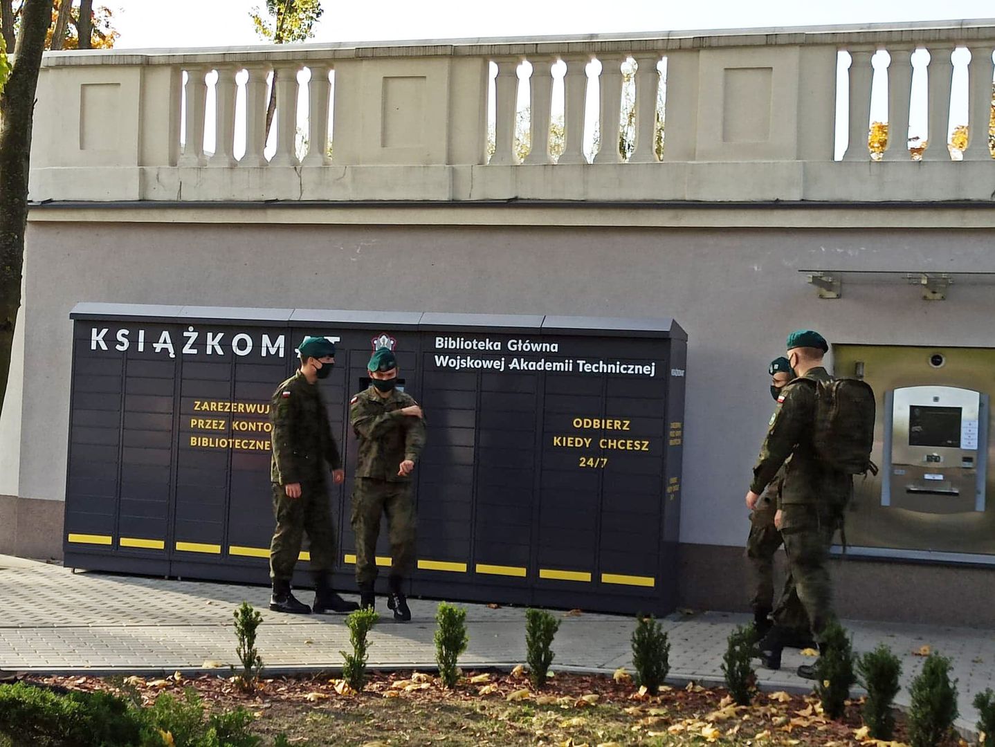 Najpierw inPost, potem Poczta Polska, teraz… biblioteki. Każdy chce mieć swój paczkomat 1