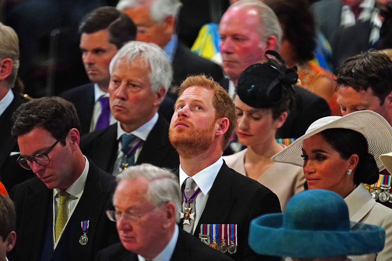 Królewska biografka oceniła zachowanie Harry'ego podczas jubileuszu królowej. "Wściekły"