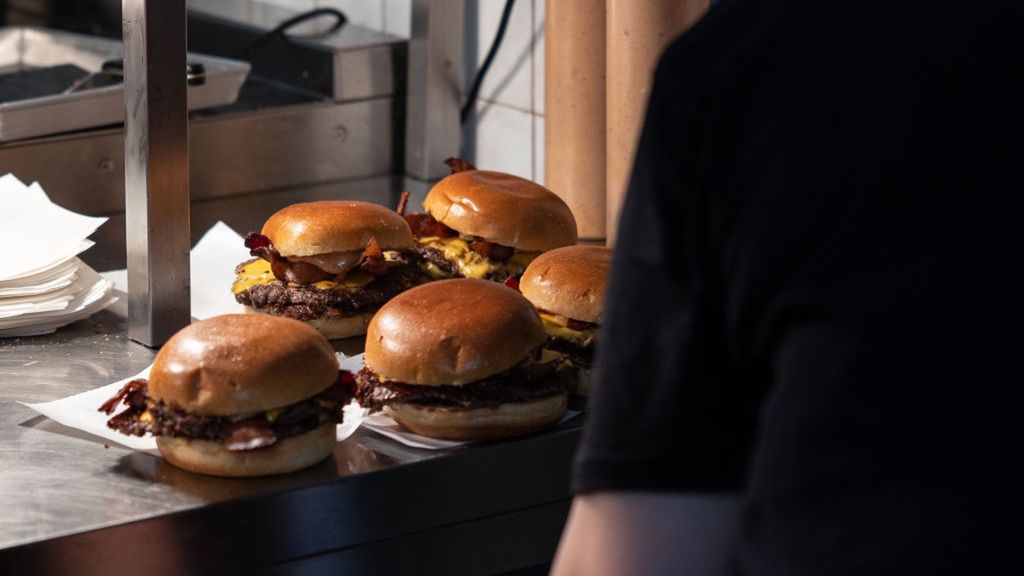 Italy Daily Life 2023
MILAN, ITALY - MAY 28: An employee prepares some bacon cheeseburgers at Meat Crew fast food restaurant on May 28, 2023 in Milan, Italy. On occasion of the World Burger Day, celebrated on May 28 annually, Meat Crew gave away a free hamburger to 1,000 of its customers. (Photo by Emanuele Cremaschi/Getty Images)
Emanuele Cremaschi
chesseburger, cook