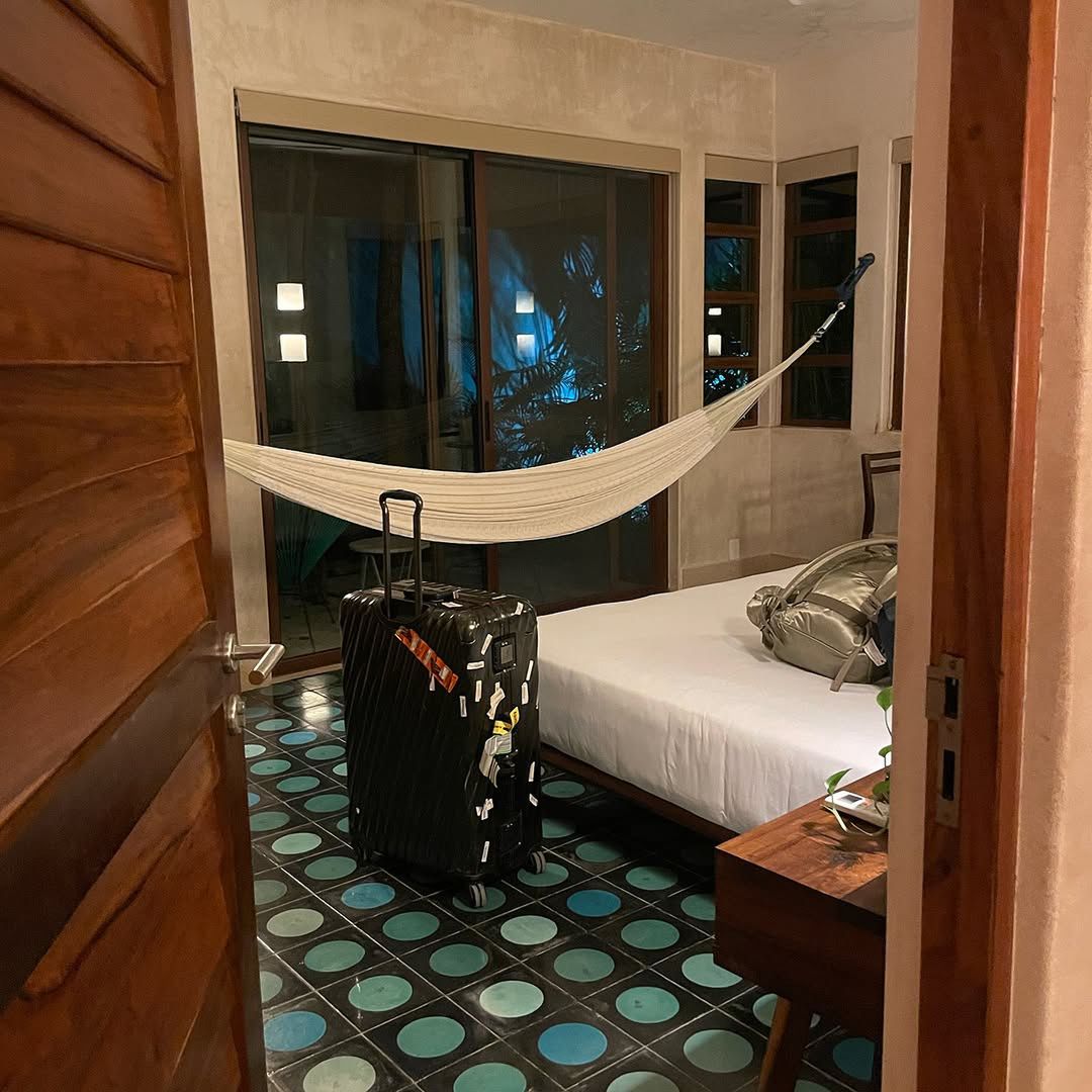 Michał Szpak świeci gołą klatą na wakacjach