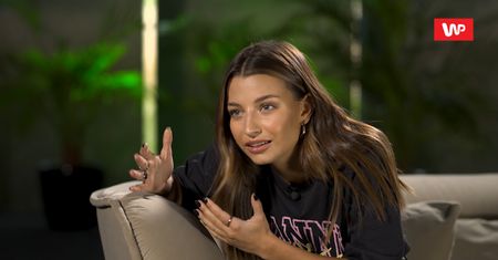 Julia Wieniawa o nękających ją paparazzi. "Ja nigdy ich nie widzę! Stoją mi pod chatą i jadą za mną na drugi koniec miasta"