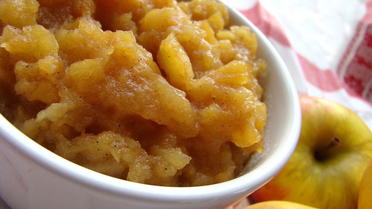 Jednoporcjowa fit szarlotka, która smakuje jak babcina