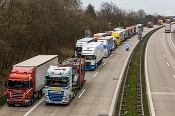Cele klimatyczne dla ciężarówek. UE łagodzi przepisy