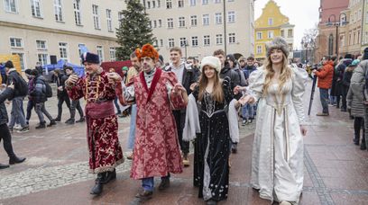 Maturzyści znów to zrobią. Ma im zapewnić szczęście na egzaminie