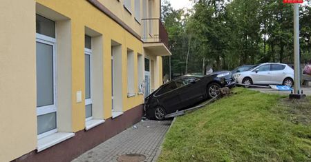 Tragedia przed szpitalem w Otwocku. Są nowe szczegóły. "Chciał pomóc zatrzymać pojazd"