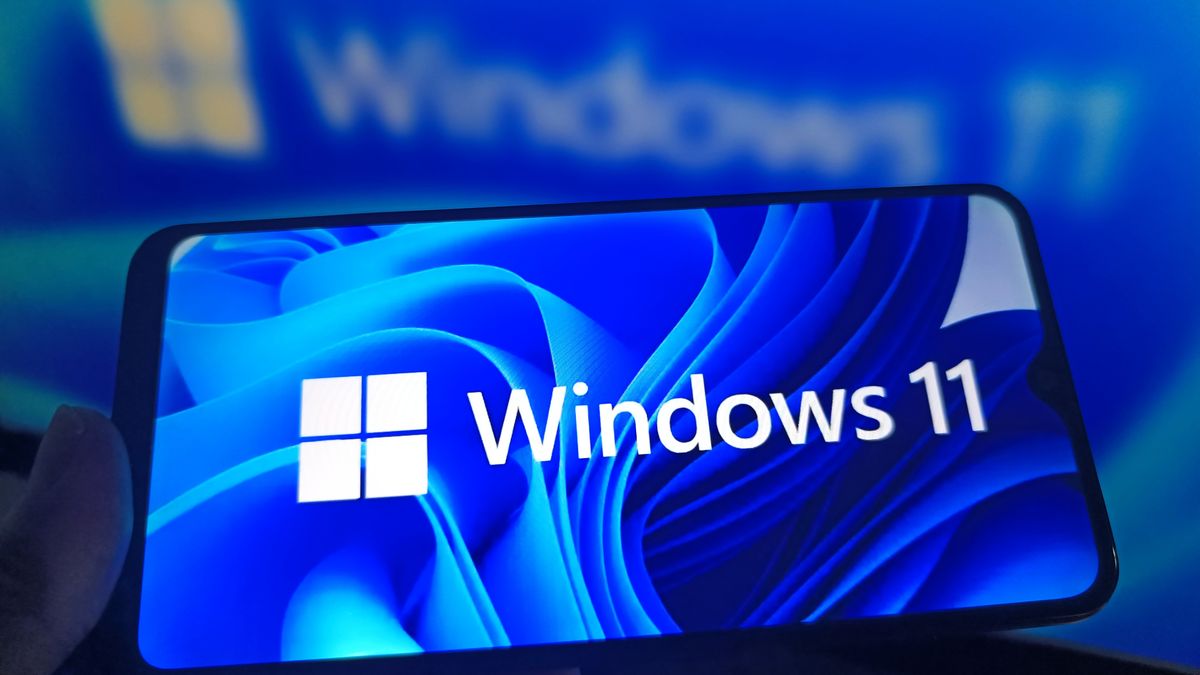 SUQIAN, CHINA - AUGUST 14, 2026 - A netizen is using his mobilephone to view Windows 11 logo and using his computer to view Windows 11 webpage in Suqian, Jiangsu, China on August 14, 2026. (Photo credit should read CFOTO/Future Publishing via Getty Images)