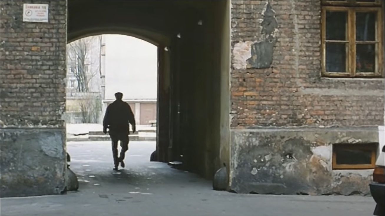 "Killer" świetnie oddaje klimat ówczesnej Warszawy.
