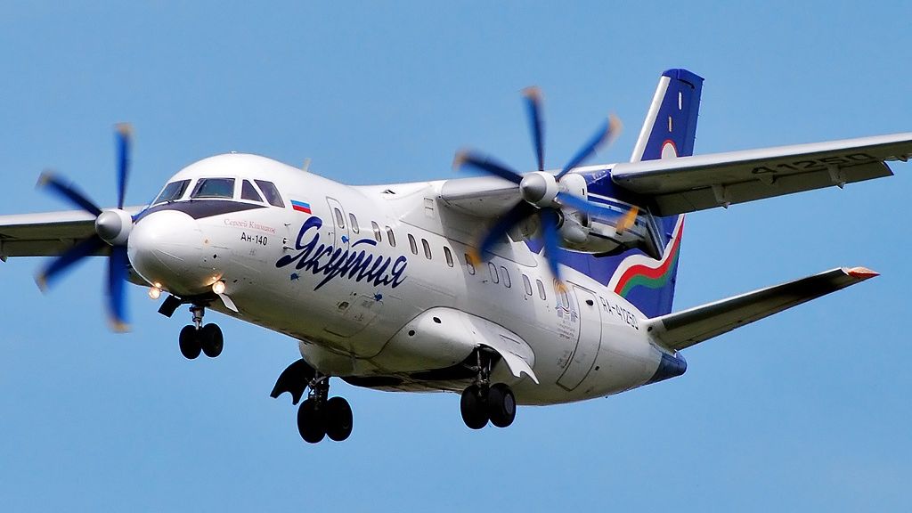 Antonov An-140 należący do lini lotniczych Yakutia Airlines 