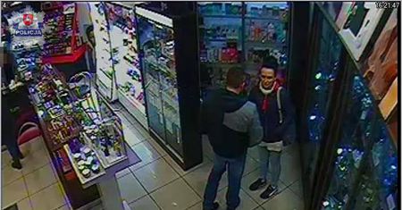Lublin: Odwrócili uwagę ekspedientki i ukradli pieniądze