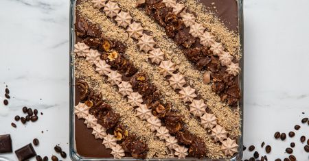 Zrób tiramisu a'la Ferreo Rocher, a twoi goście zaniemówią z wrażenia. Genialne smakuje i pięknie się prezentuje