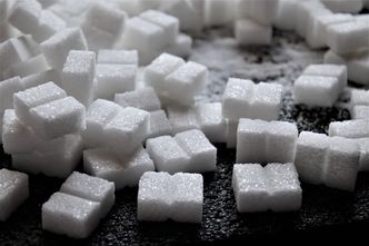Cukier ciągnie w górę ceny w Niemczech. Przez rok podrożał o 70 proc.