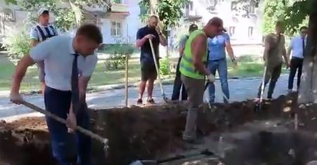 Chcieli pochować archeologów żywcem. Powód? Kuriozalny