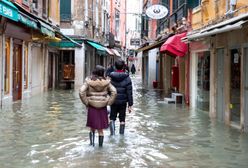 Wenecja zalana. Turystom nie przeszkadza acqua alta